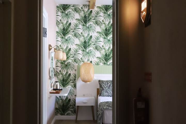 Hotel 70 of 76