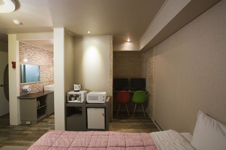 Room 15 of 77