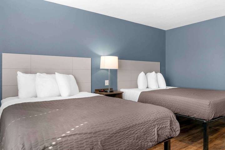 Studio Queen Bed (6 of 11)