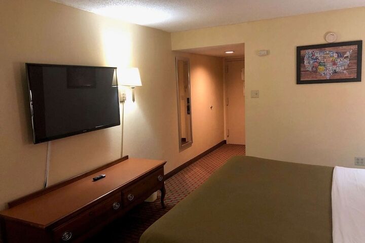 1 King Bed (8 of 14)