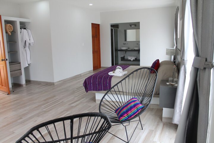 Room 4 of 32