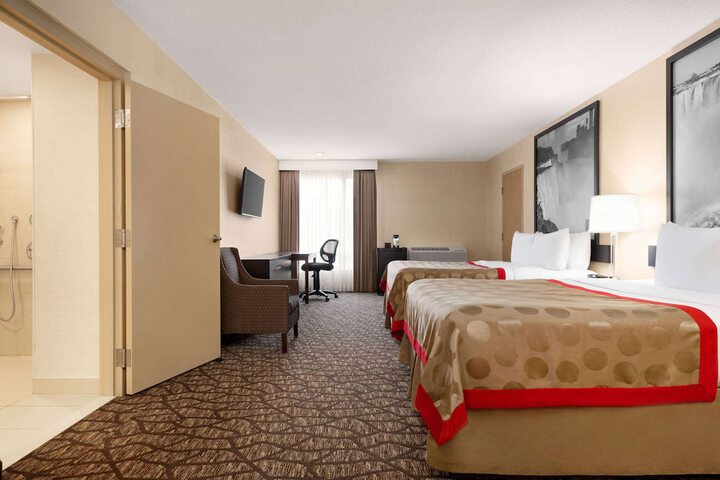 2 Queen Beds Accessible (3 of 16)