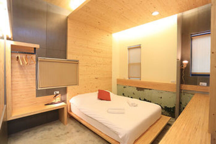Room 10 of 21