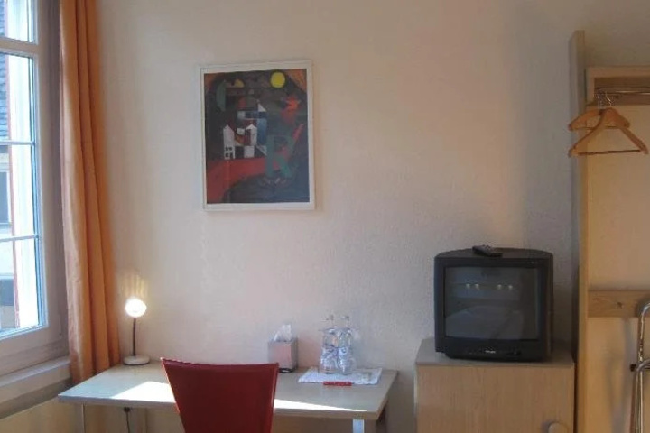 Room 5 of 14
