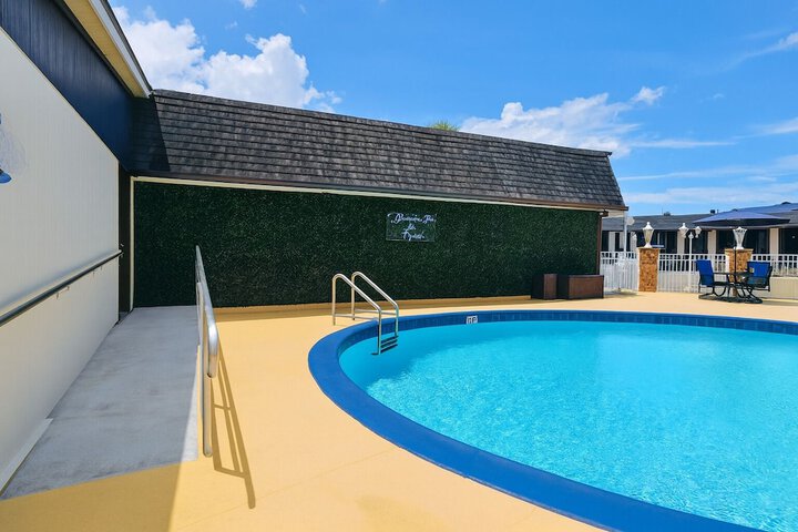 Hotel Pool