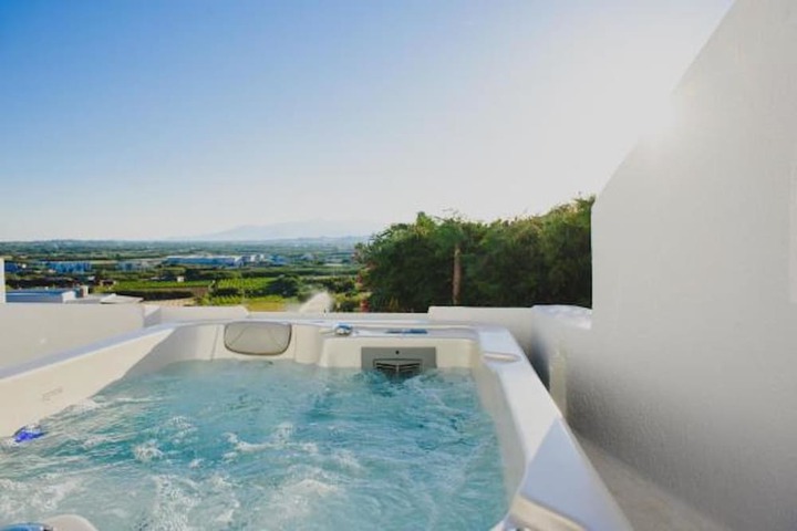 Hot Tub 32 of 47