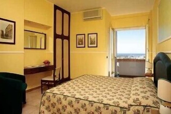 Room 7 of 61