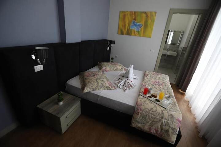 Room 3 of 66