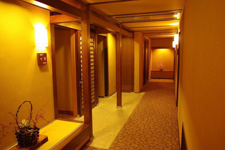 Ballroom/Hall 26 of 32