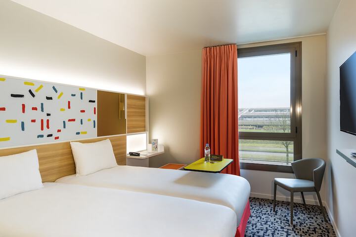 Room 10 of 41
