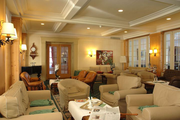 Hotel Interior 4 of 140