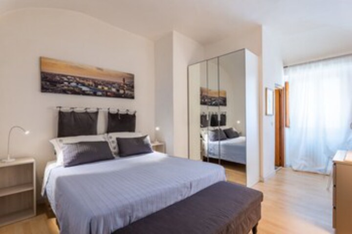 Room 10 of 12