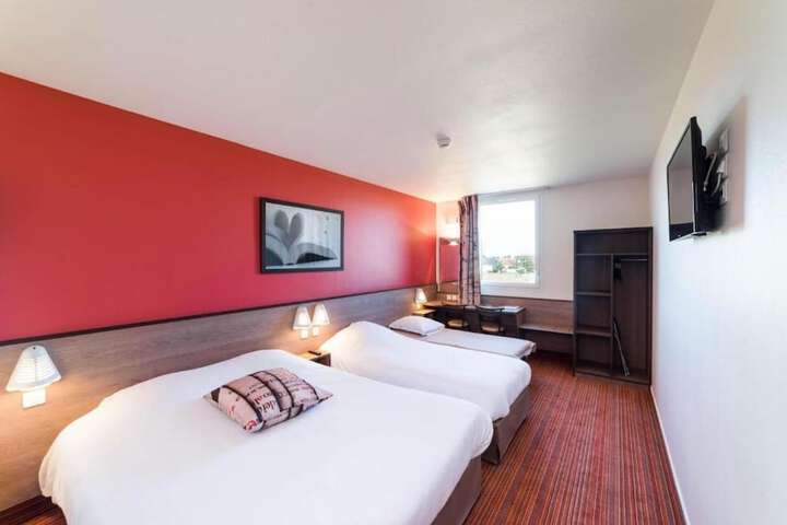 Room 6 of 30