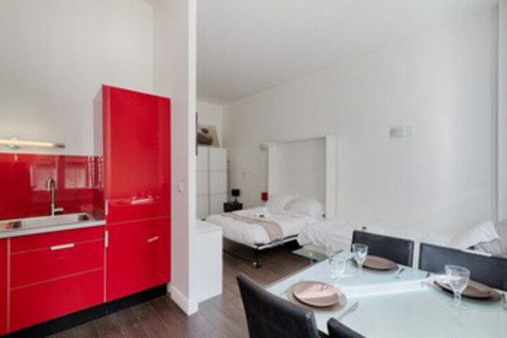 Room 5 of 9