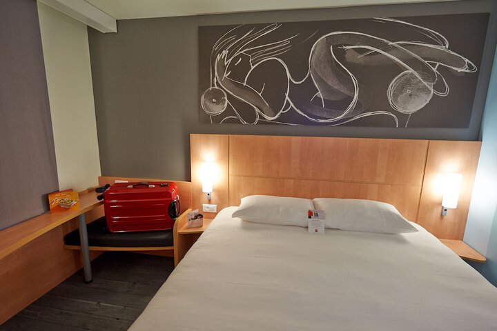 Room 5 of 60