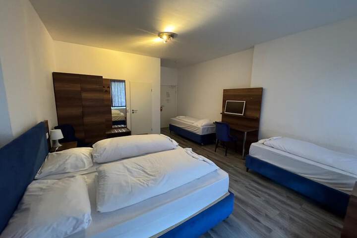 Room 6 of 11