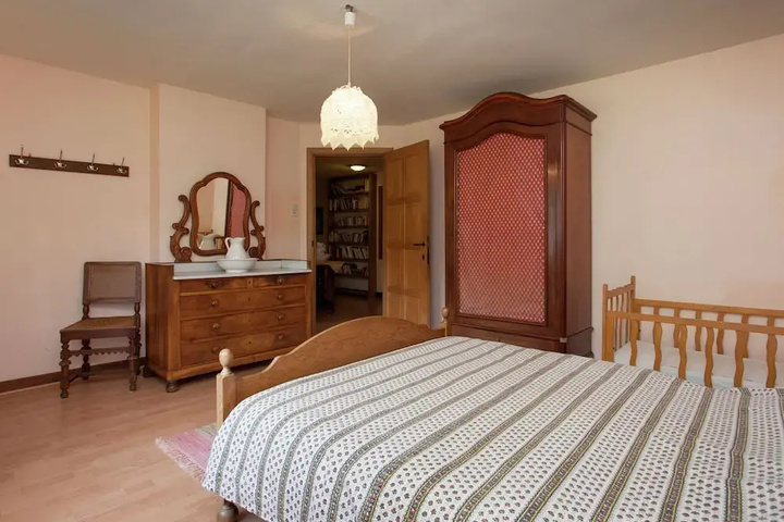 Room 5 of 23