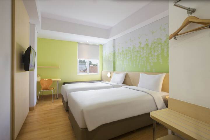 Room 8 of 32