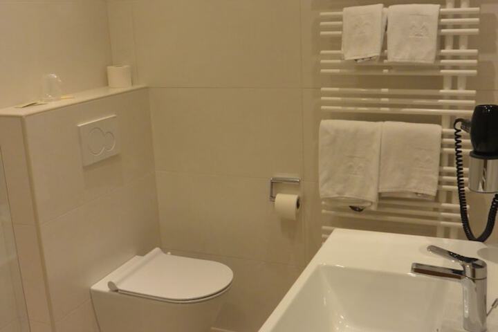 Room 27 of 56