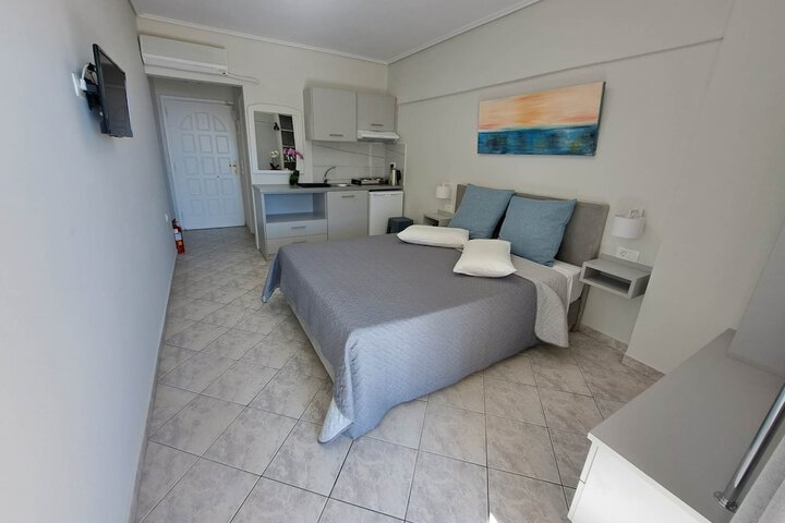 Room 6 of 40