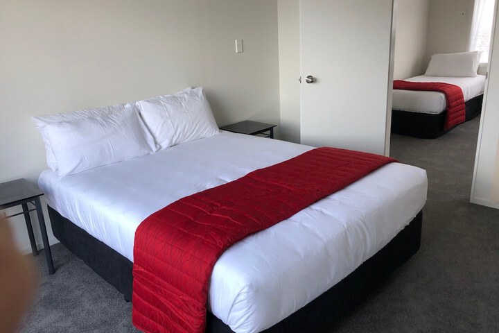 Room 4 of 34