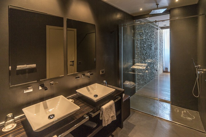 Room 16 of 26