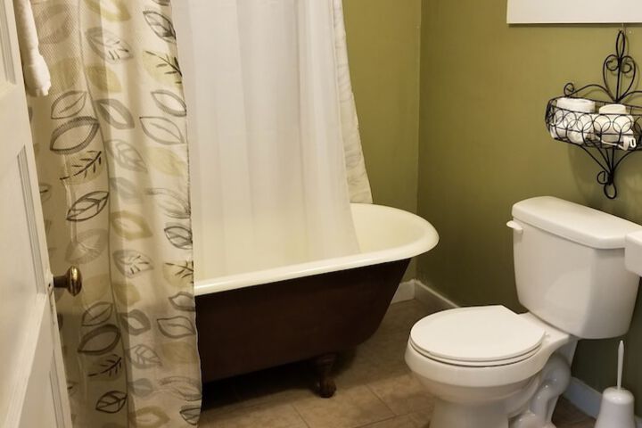Room 35 of 61