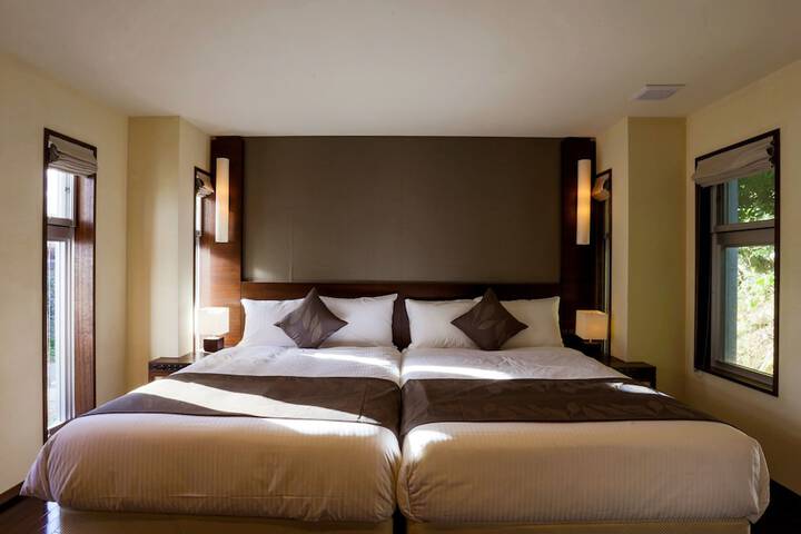 Room 4 of 165