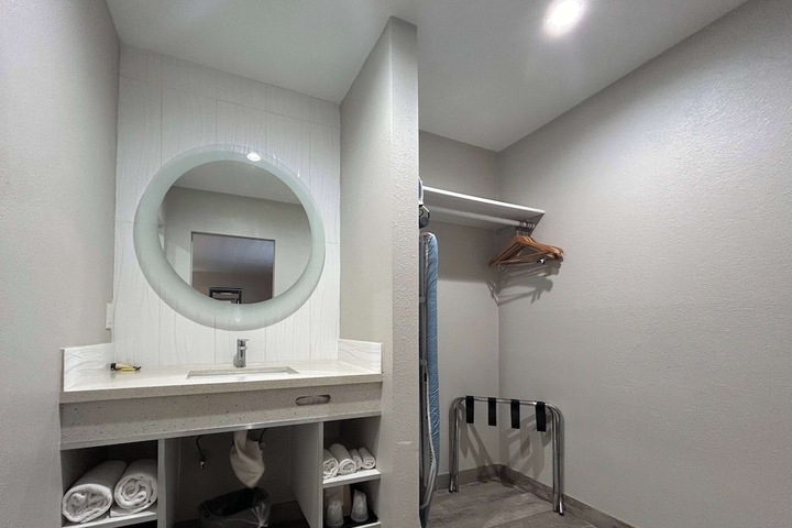 Room 17 of 21