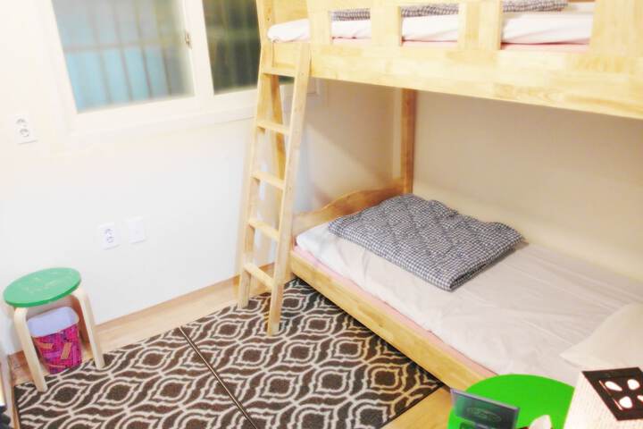 Room 17 of 46