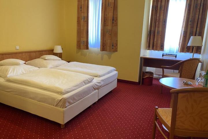 Room 6 of 66