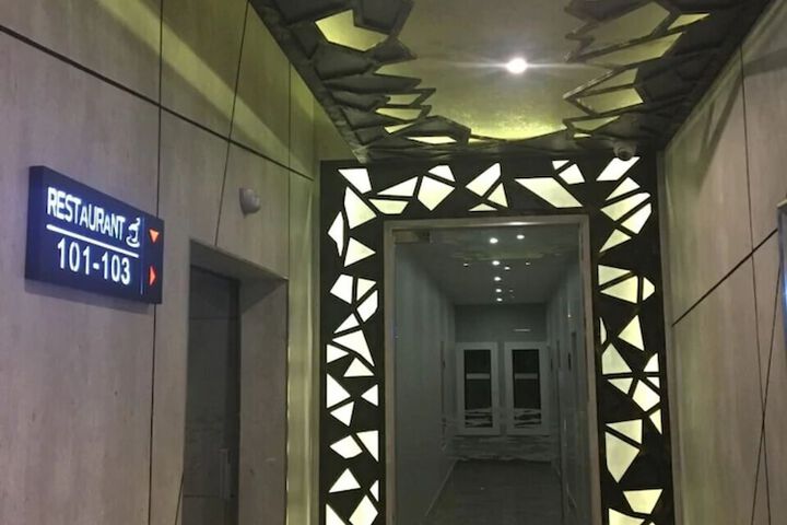 Ballroom/Hall 46 of 52