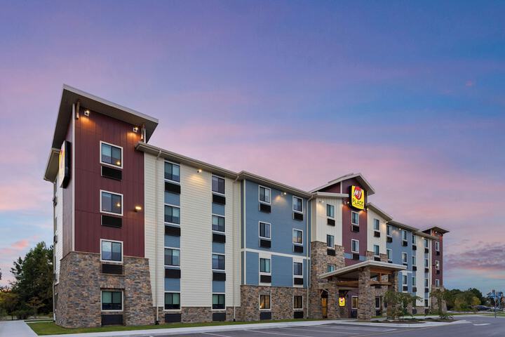 Hotel 43 of 142