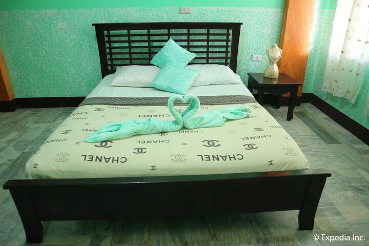 Room 6 of 63
