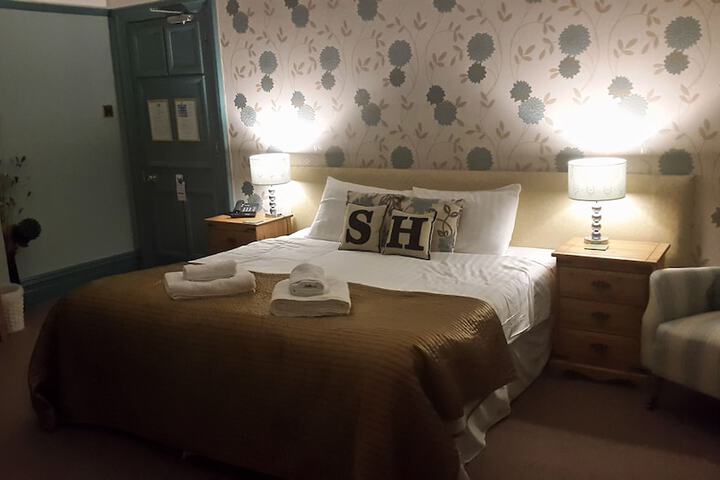 Room 4 of 50