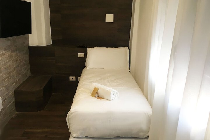 Room 14 of 22