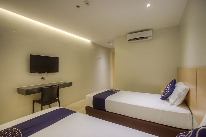 Room 5 of 10