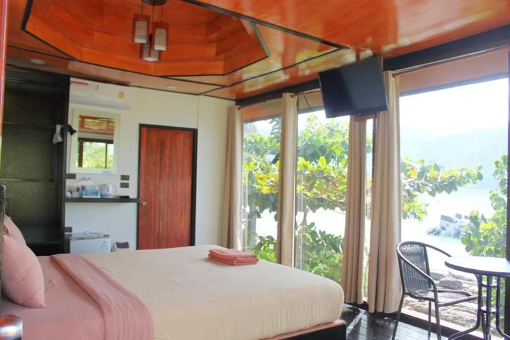 Room 25 of 119