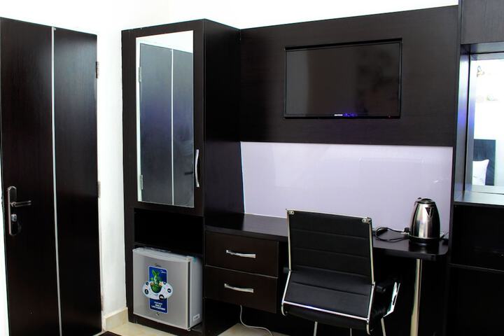 Room 9 of 35