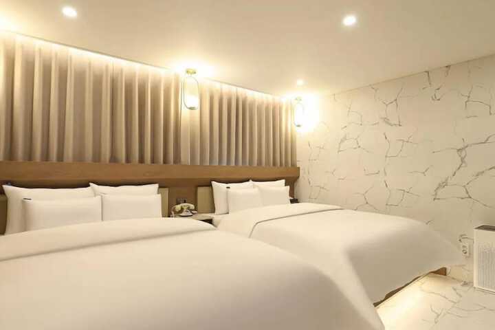 Room 47 of 109