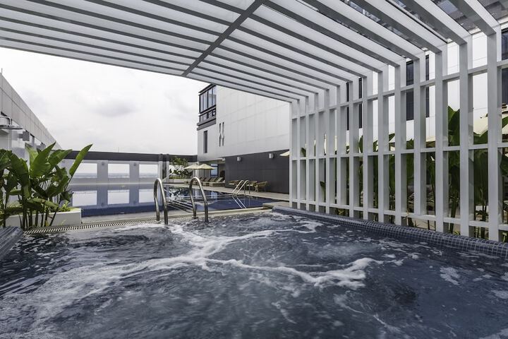 Pool 22 of 28