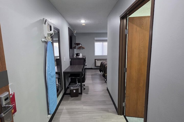 Room 8 of 25