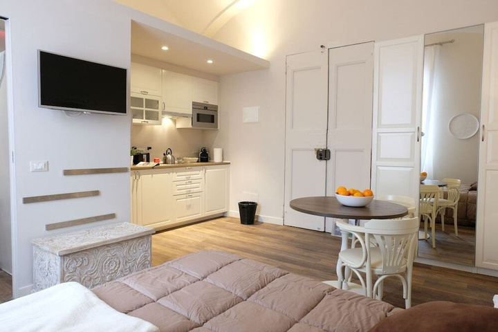 Room 4 of 12