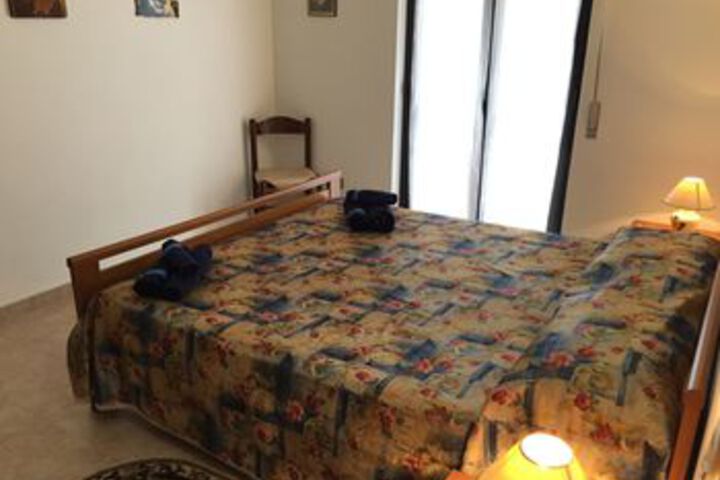 Room 7 of 16