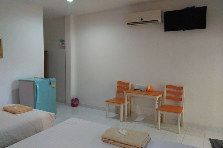 Room 2 of 47