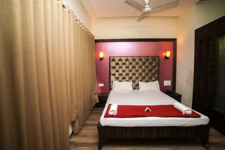 Room 6 of 25