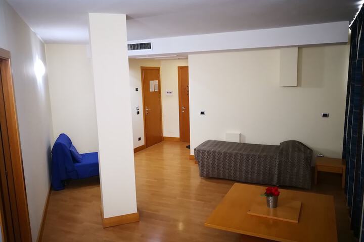 Room 32 of 89