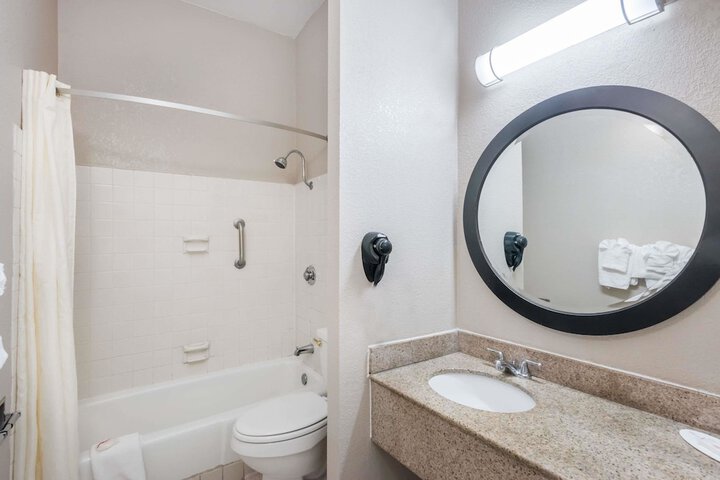2 Double Beds Accessible Room (10 of 16)