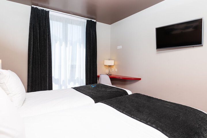 Room 15 of 129