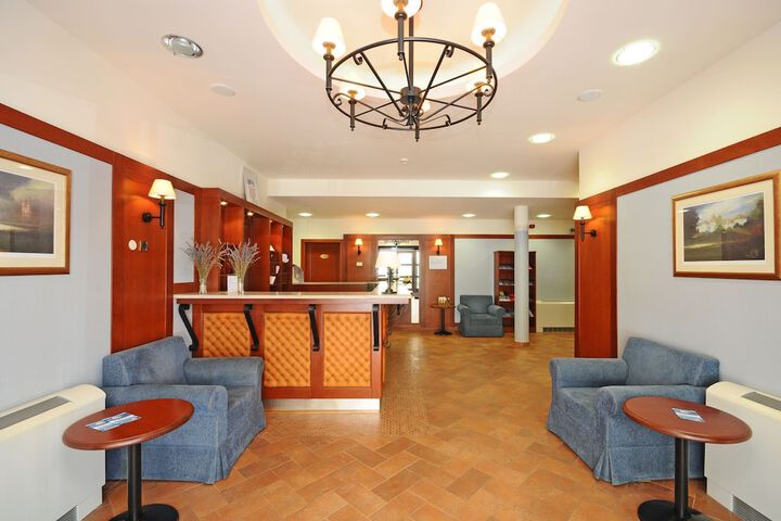 Entrance & Lobby